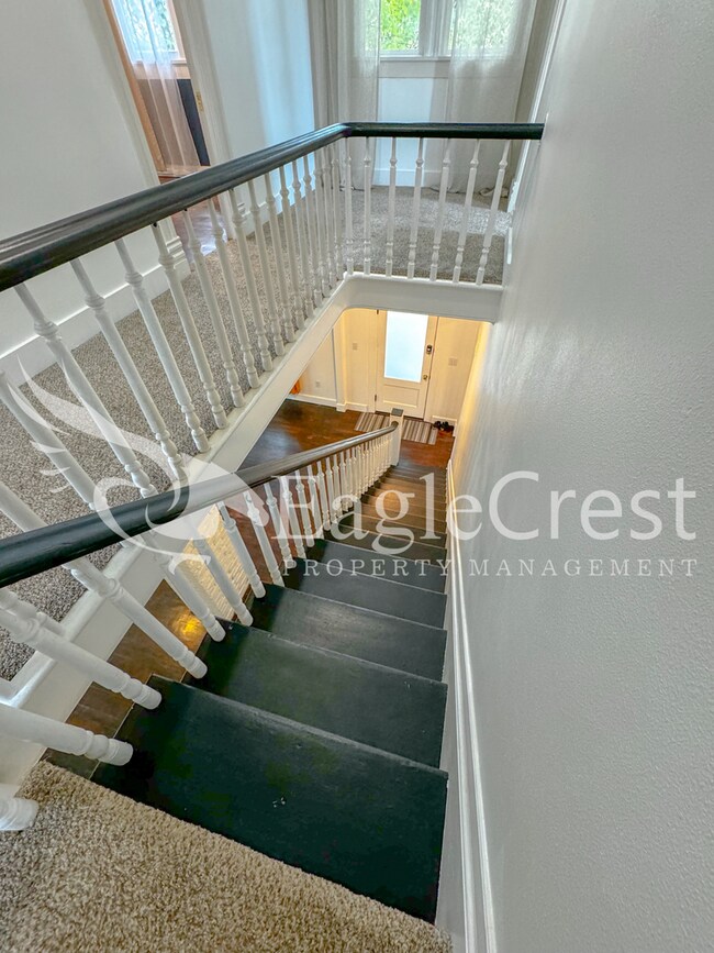 Building Photo - Downtown Walla Walla 4 Bedroom Farmhouse with Modern Comforts $200.00 OFF 2nd MONTHS RENT!!!