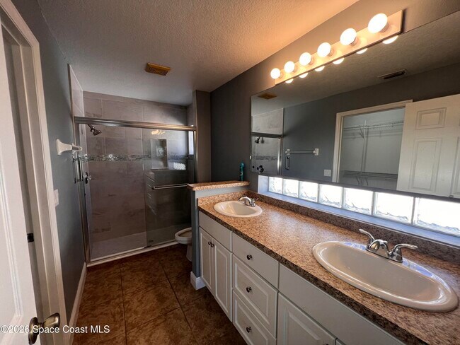 Building Photo - 2565 Ventura Cir