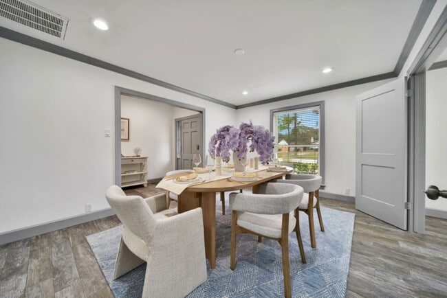 Building Photo - 10042 Briar Forest Dr