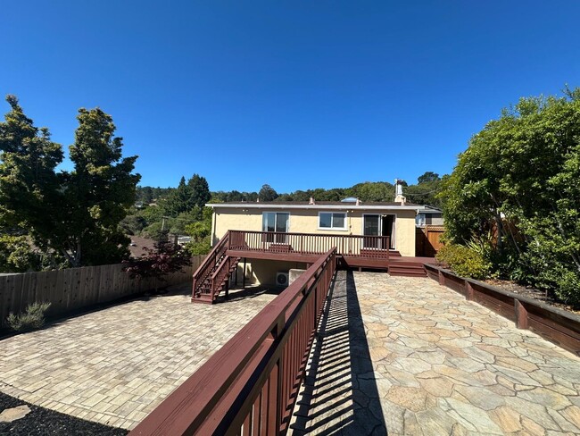 Building Photo - 2350 Rosewood Dr