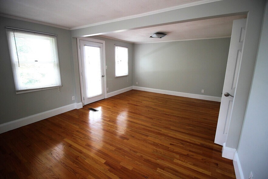 Building Photo - 154 Bigelow St