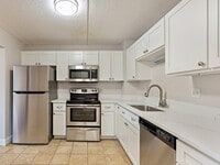 Building Photo - 200 Cove Way