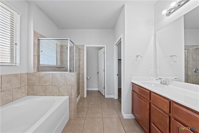 Building Photo - 715 Wyndham Hill Pkwy