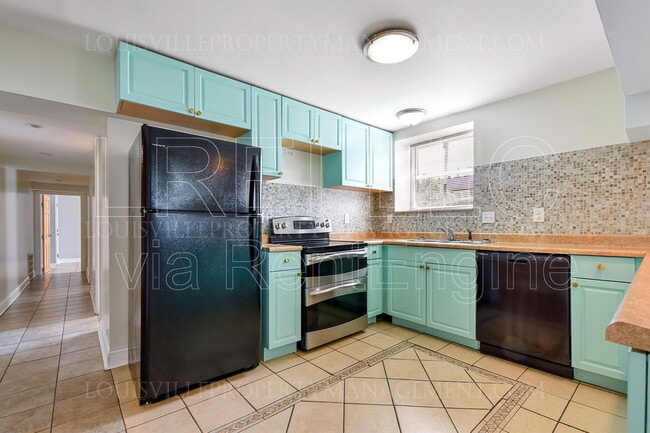 Building Photo - 1481 St James Ct