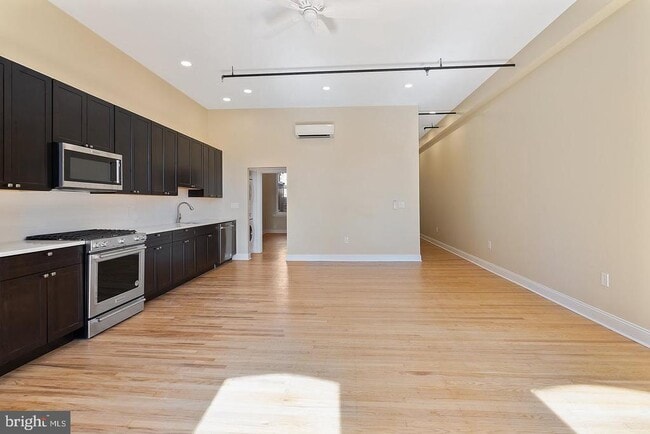 Building Photo - 2029 Walnut St