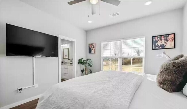 Building Photo - Come live in this brand new duplex in the heart of NWA