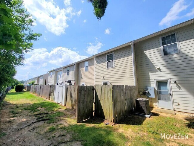 Building Photo - 38 Cheltenham Dr
