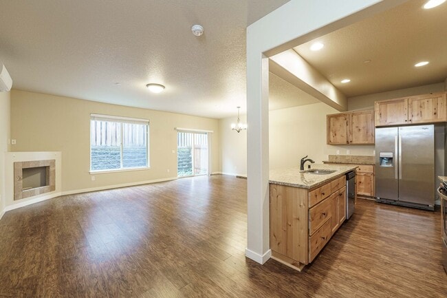 Building Photo - ASK ABOUT AUGUST MOVE IN SPECIAL 3 Bedroom...