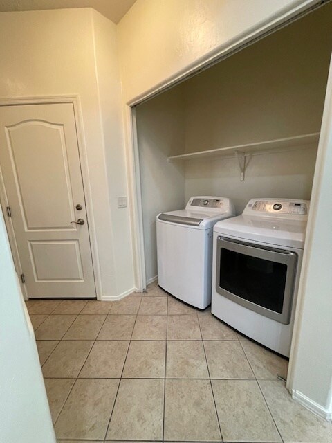 Laundry Closet - 12777 N Haight Pl