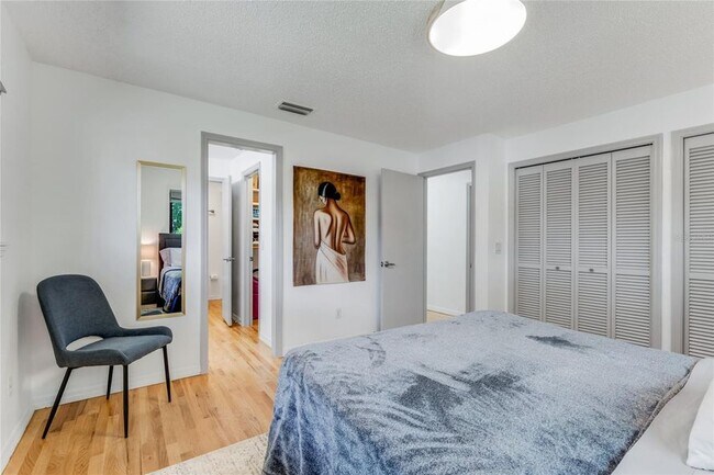 Building Photo - 315 Sweet Bay Ave