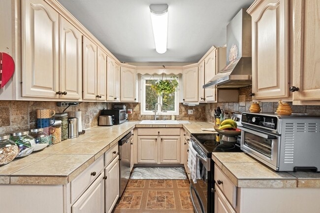 Building Photo - 48 Tapped St