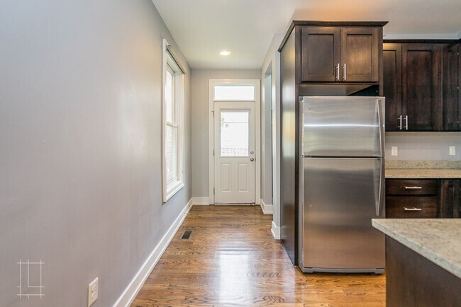 Building Photo - 160-162 E 3rd Ave