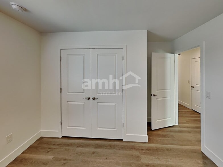 Building Photo - 9612 Harkes Dr