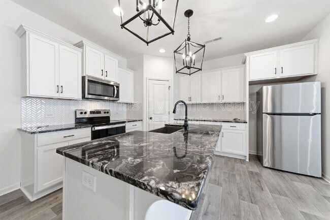 Building Photo - 11936 Basking Dr