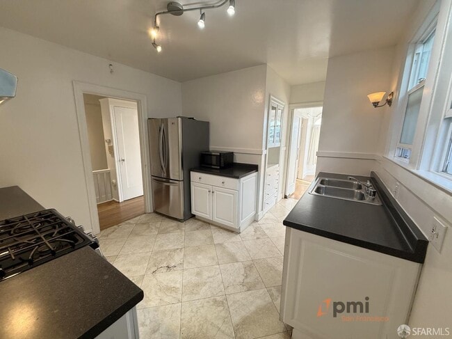 Building Photo - 1414 Newcomb Ave