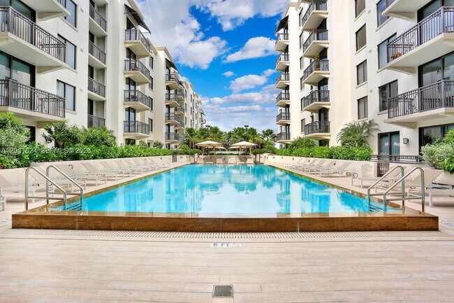 Building Photo - 301 Altara Ave