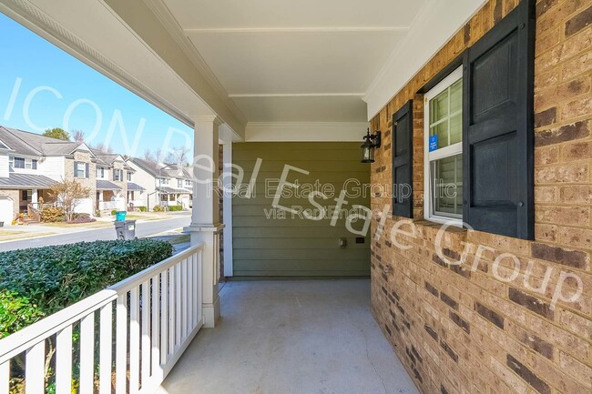 Building Photo - 467 Colonial Walk