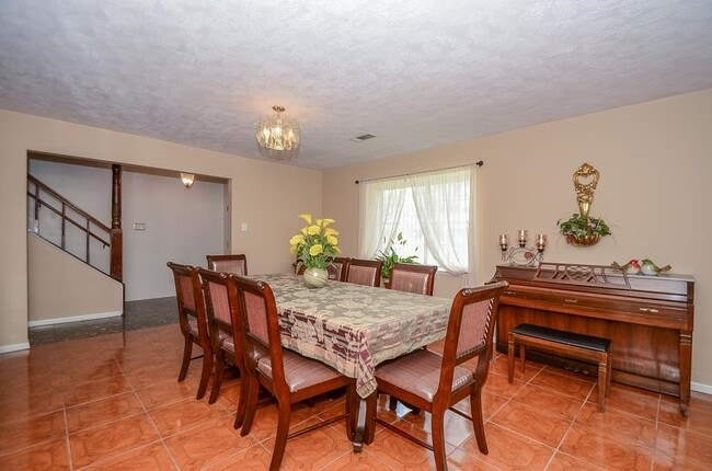 Building Photo - 9331 Meaux Dr