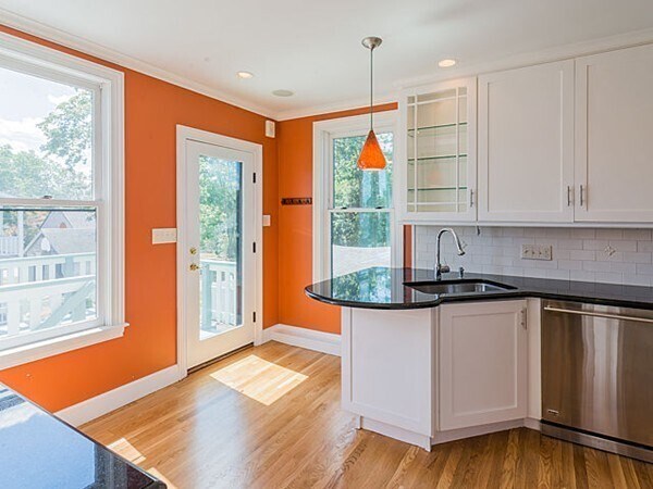 Building Photo - 832 Belmont St