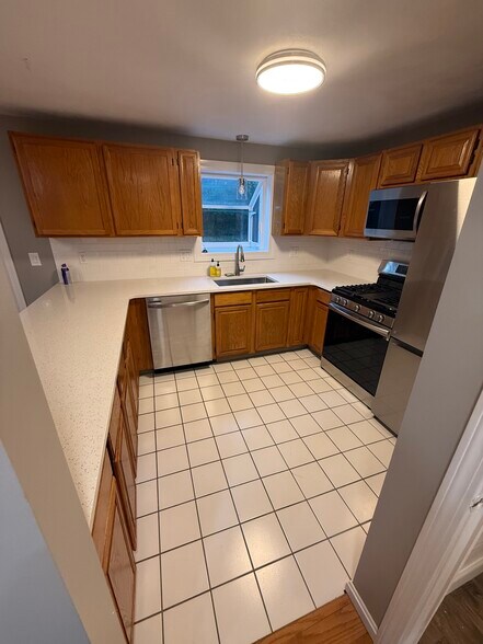 Kitchen - 179 Fairway Dr
