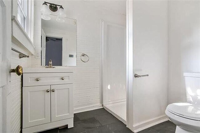 Building Photo - 2001-2003 Rev John