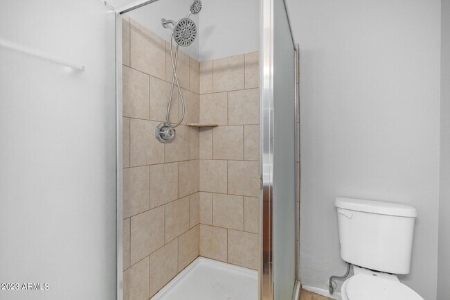 Building Photo - 653 W Guadalupe Rd