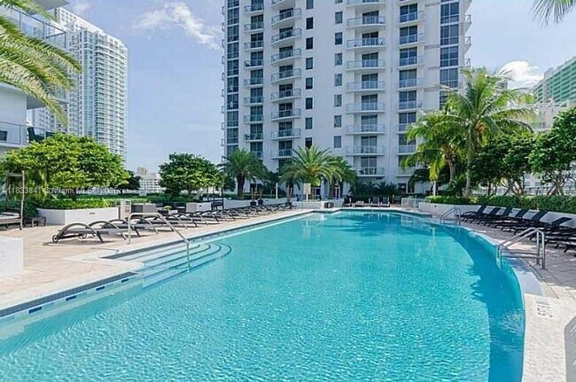 Building Photo - 1050 Brickell Ave