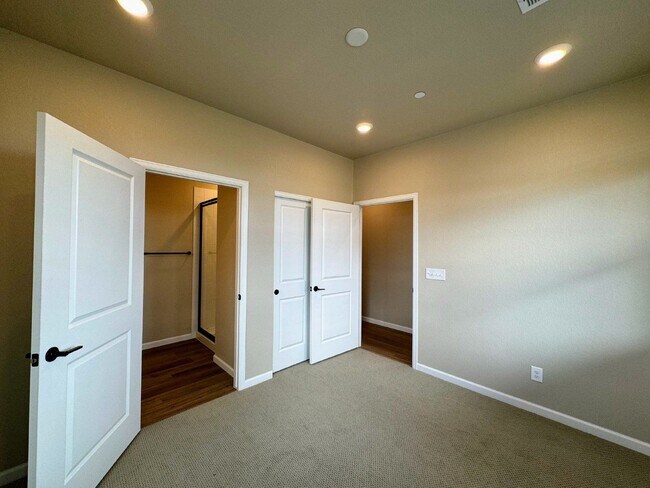 Building Photo - 7022 Doncaster Ct