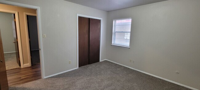 Building Photo - GREAT THREE BEDROOM 2 BATH HOME IN NORTH CLOVIS