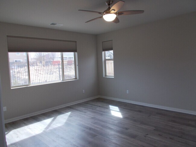 Building Photo - Immaculate 4 BR, 3.5 Bath, 2 Car Garage Ho...