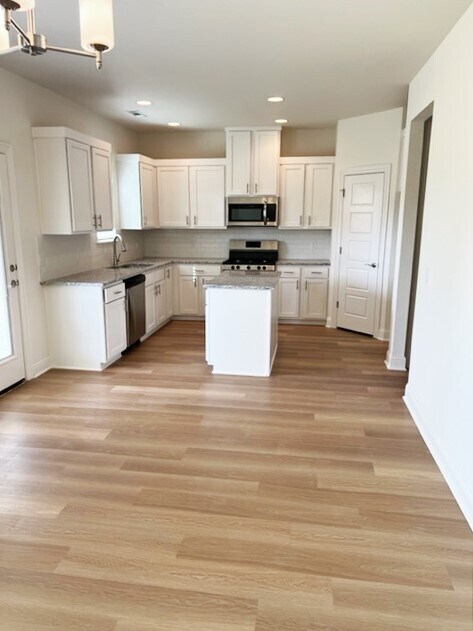 Building Photo - 5805 SW Teppee Ave