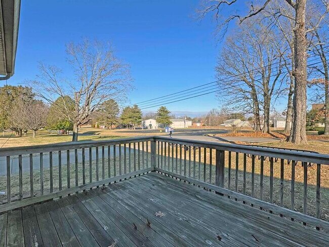 Building Photo - 115 Annalise Dr
