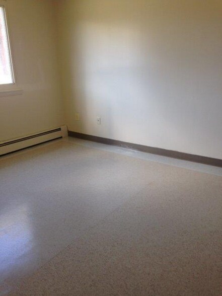 Building Photo - 121 Hillcrest Ave