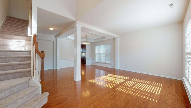 Building Photo - Beautiful 4 Bedroom Home in the vibrant city of Raleigh!