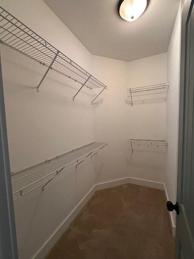 Building Photo - 358 Kingston Cir