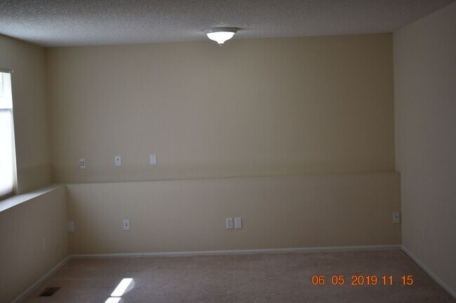 Building Photo - Large Parker Home 3 bed, 3 bath Nearly 2K ...