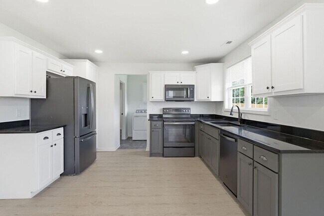 Building Photo - Charming Updated Home with Expansive Yard in Joelton!