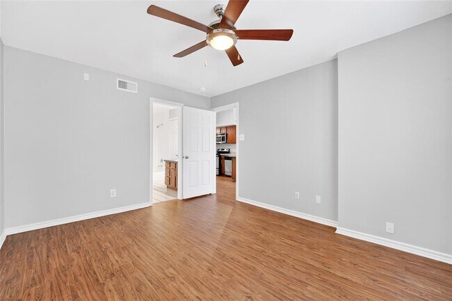 Building Photo - 6804 N Capital of Texas Hwy