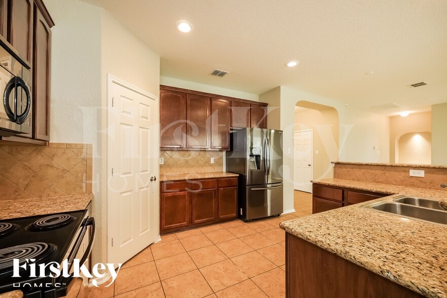 Building Photo - 6203 Palmetto Way