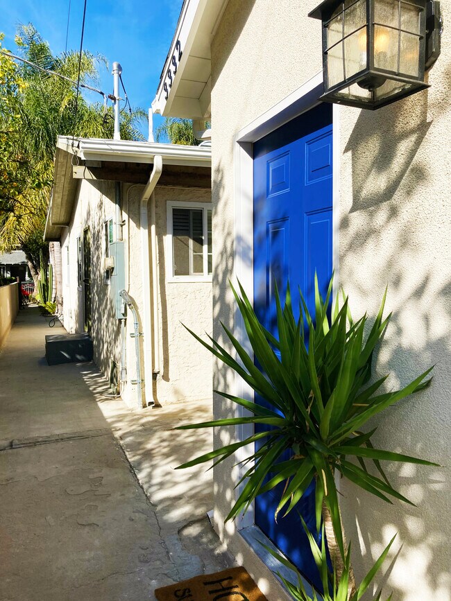 Building Photo - 3332 Thorpe Ave