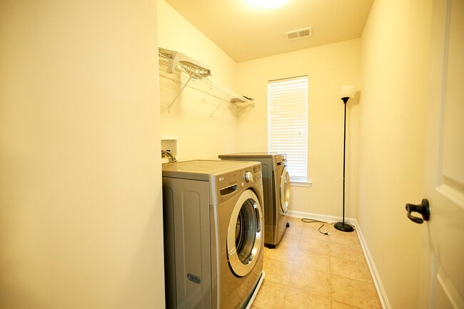 Building Photo - 12300 Rotunda Ln, Chesterfield, VA 23836