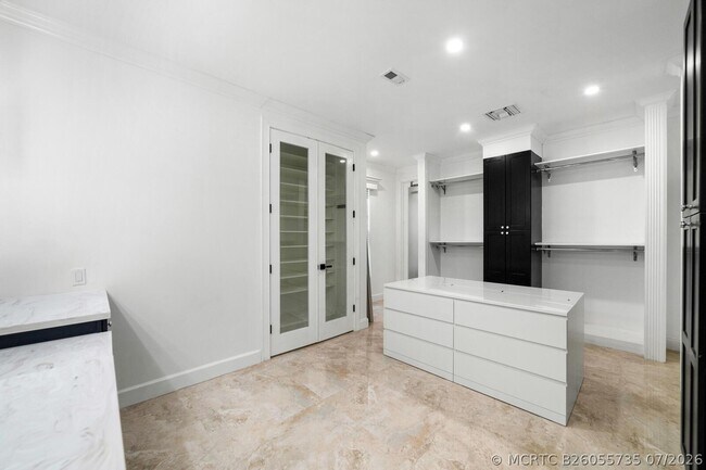 Building Photo - 9065 Watercrest Cir E