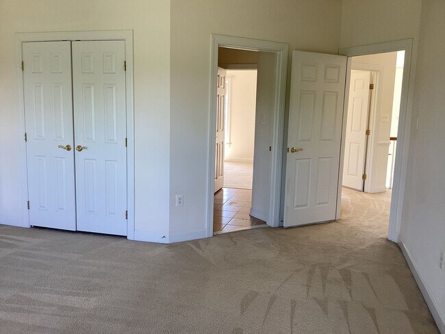 Building Photo - House in Country Club Estates