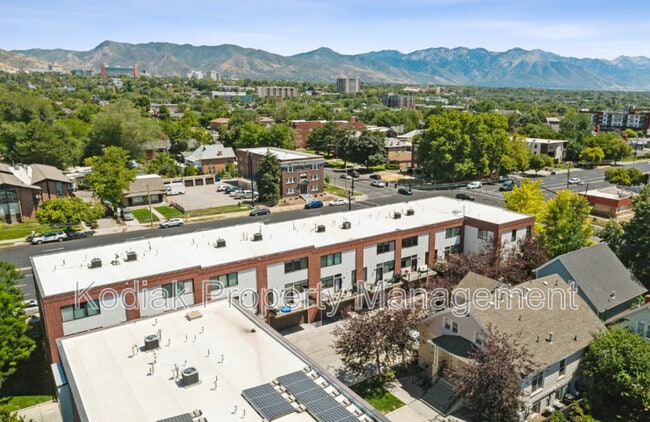 Building Photo - 676 Markea Ave