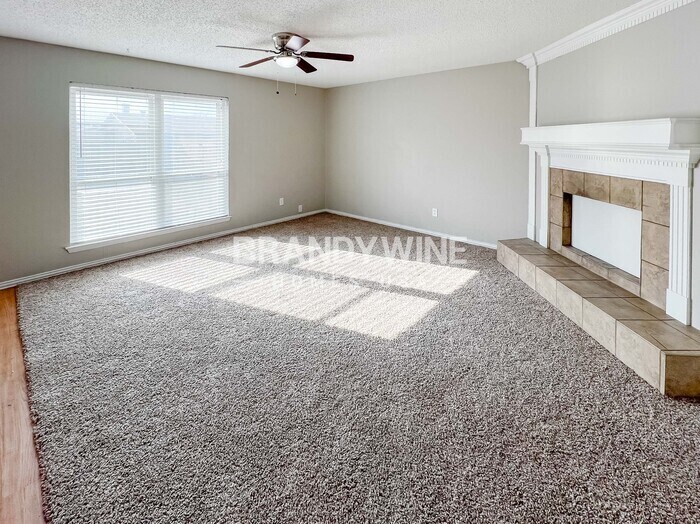 Building Photo - 553 Edwards Dr