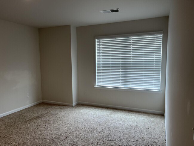 Building Photo - 118 Marathon Ln