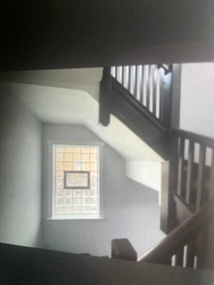 Building Photo - 7847 S Bennett Ave