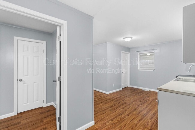 Building Photo - 8235 Albin Ave