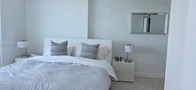 Building Photo - 6515 Collins Ave