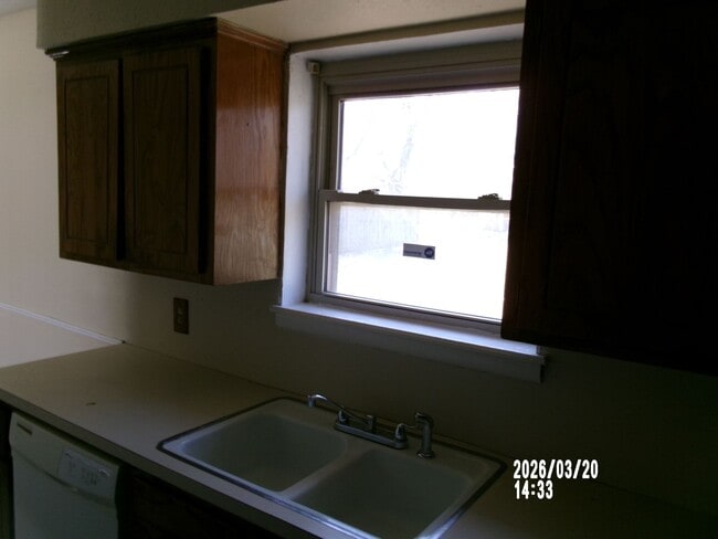 Building Photo - VERY NICE HOME IN THE RIDGECREST AREA. PETS NEGOTIABLE WITH OWNERS APPROVAL